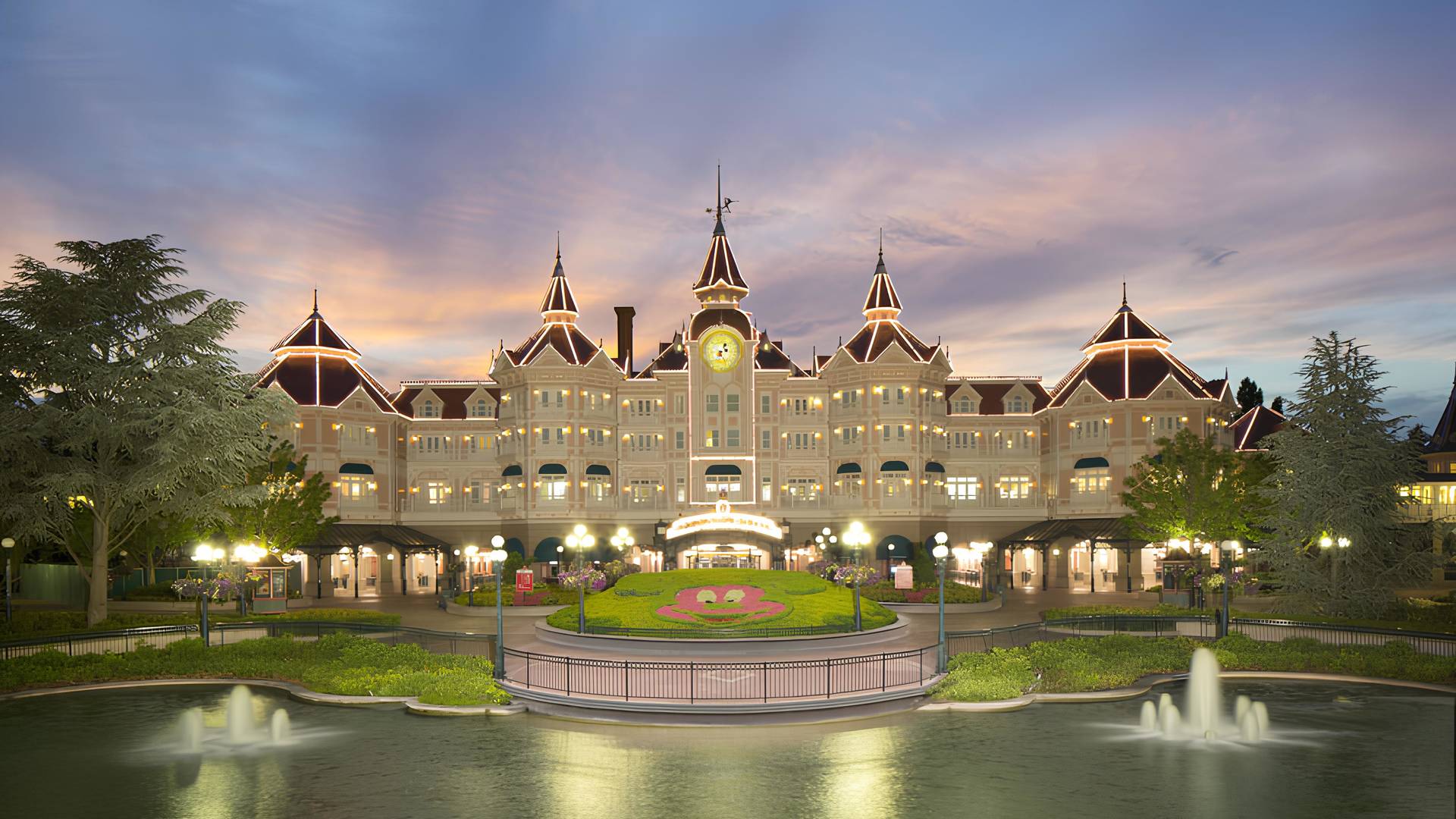 Koninklijk overnachten in 5*-Disneyland® Hotel met exclusieve toegang ...