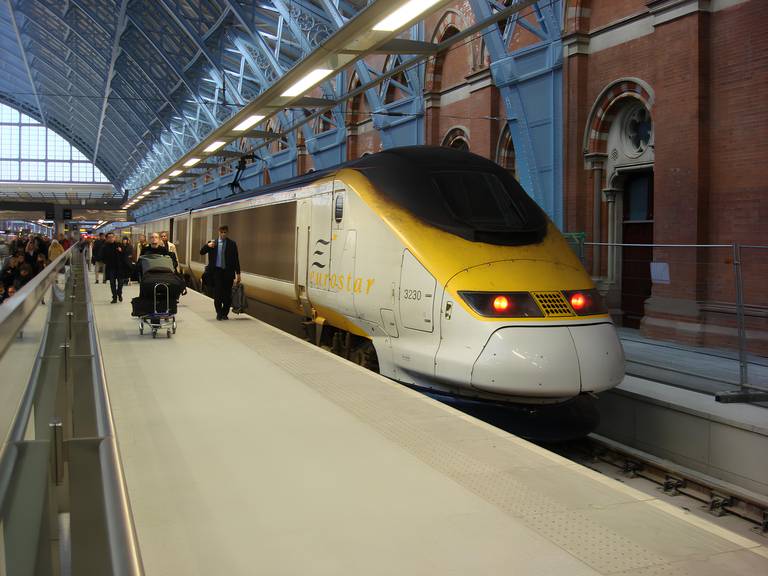 HR_Eurostar_at_St_Pancras_railway_station.jpg