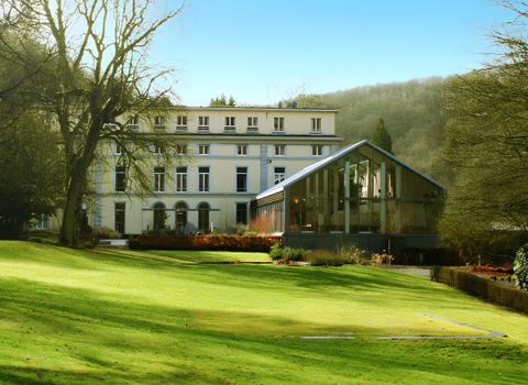 Koninklijk verblijf in Hotel Castel de Pont-à-Lesse in de Ardennen, inclusief Leffe bierproeverij in Dinant