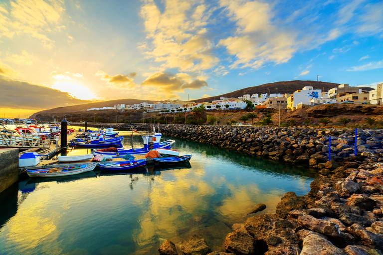 Fuerteventura_Cotillo_haven.jpg