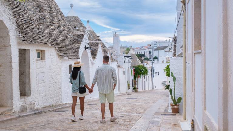 Italy_trulli_village_Alberobello.jpg