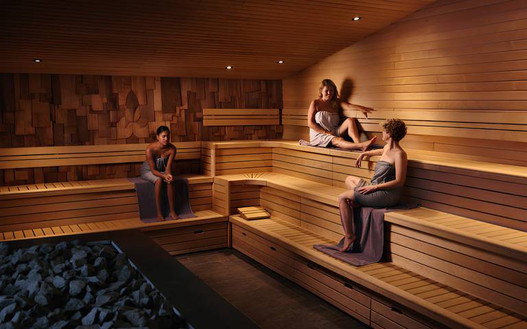 20211027-IWR-ThermenHoliday-filmsauna-2__FocusFillWzcyMCw0NTAsInkiLDE1XQ.jpg