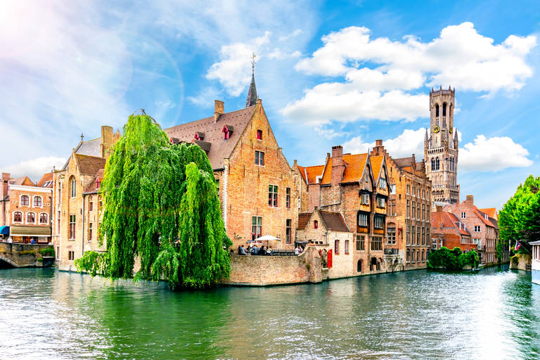 Brugge_Rozenhoedkaai_canal_and_Belfort_tower-1431964787.jpg