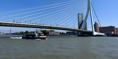 Uniek overnachten op het drijvende H2OTEL in hartje Rotterdam, inclusief Waterbus-tickets 