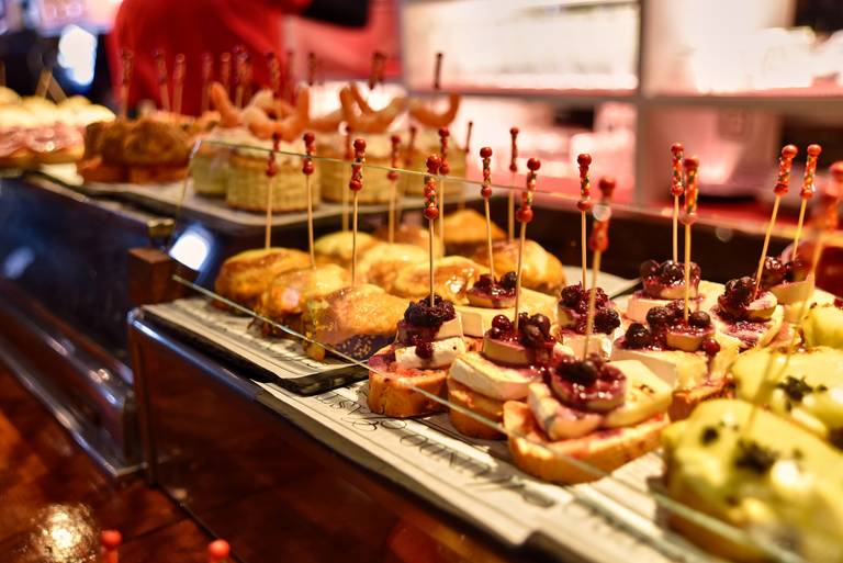 Bilbao_Pintxos_tapas.jpg