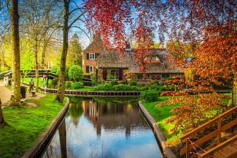 Vaar door het pittoreske Giethoorn, het Venetië van het noorden