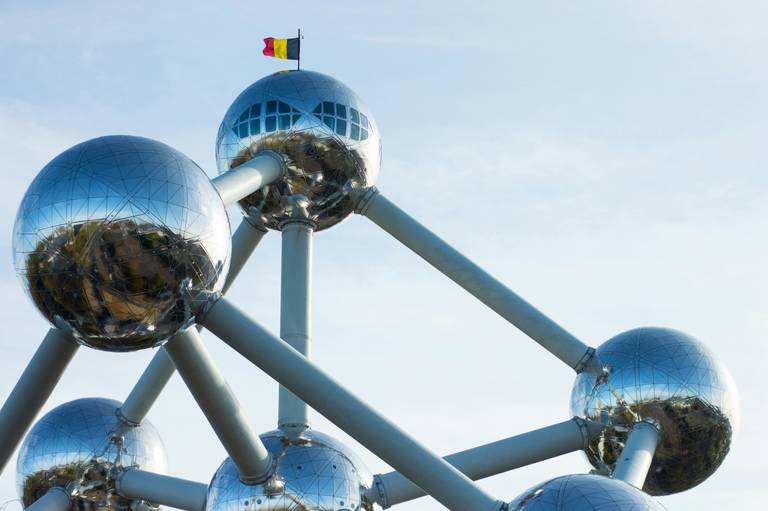 Atonium---Brussel-met-Belgische-vlag.jpg