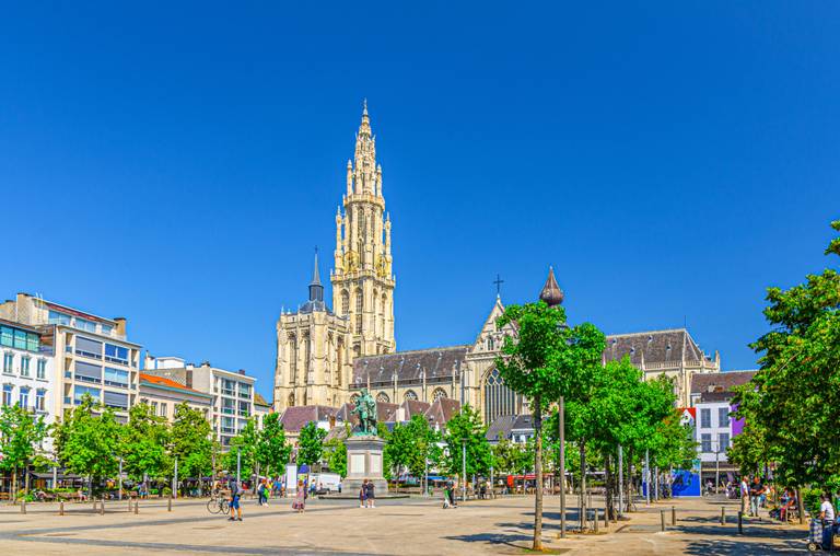 Antwerpen_plein_kathedraal.jpg