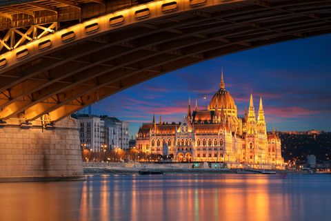 Luxe stedentrip naar Boedapest met avondcruise over de Donau en verblijf in 5*-wellnesshotel!
