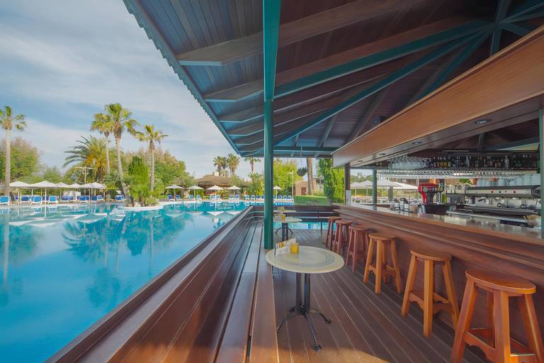 Mallorca-poolbar.jpg