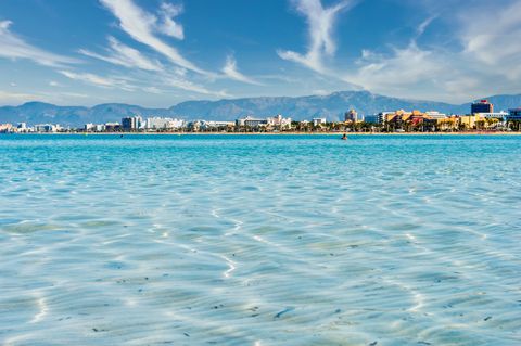 Geniet van de Spaanse zon in El Arenal Mallorca en verblijf in BLUESEA Mediodia direct aan het strand!