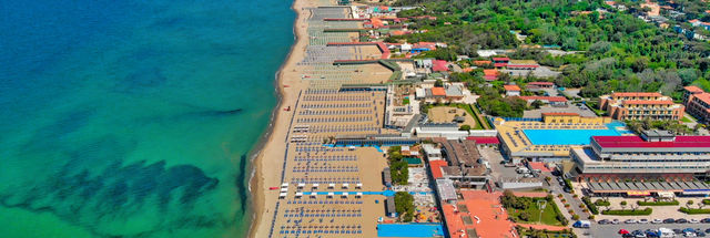 Verken de betoverende kust bij Pisa vanuit een 4* strandhotel met zwembad in Tirrenia