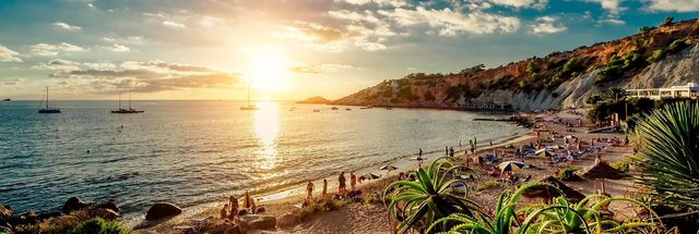 Vakantie op Ibiza direct aan het strand